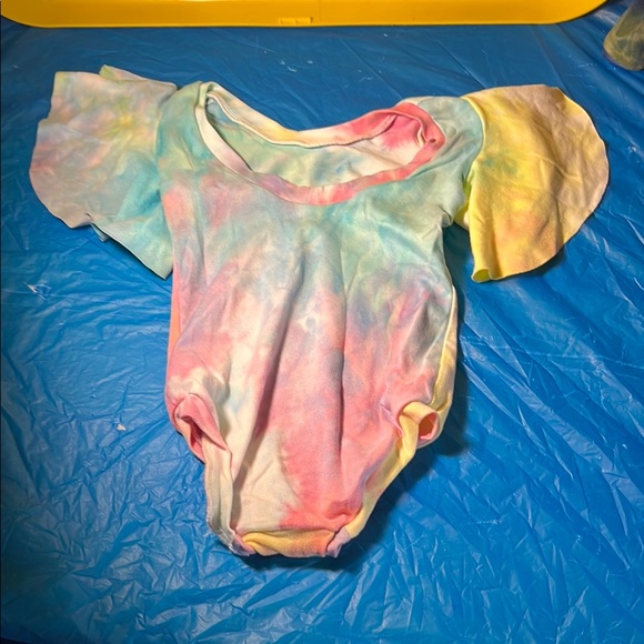 6 Colorful Tie-Dye Baby Onesies - Picture 7 of 9